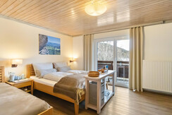 Grosse zweibett Zimmer