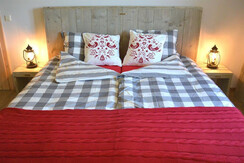 Schlafzimmer 1