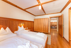 Blick vom Schlafzimmer auf den Wohnbereich