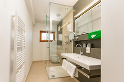 Badezimmer im Doppelzimmer Grüne Erde
