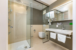 modernes Badezimmer