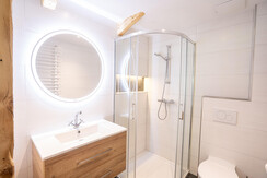 Tauernbadezimmer_Landhausstil_Ruecklhof_Schladming