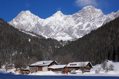 Sattlehnerhof mit Dachstein Winter