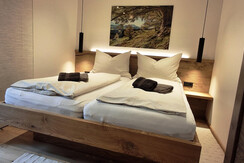 Twin room with private bathroom