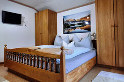 Bedroom 3 beds