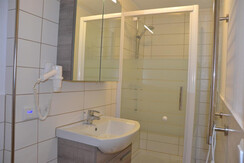 Bad mit Dusche/WC