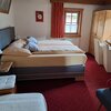Bild von Doppelbettzimmer mit Dusche, WC