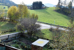 Balkonblick auf den Gemüsegarten