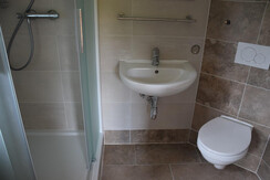 Bad mit WC und Dusche (neu)