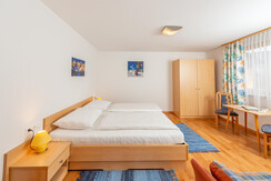Schlafzimmer 2