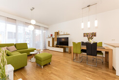 Top 2 - spacious and bright eat-in kitchen