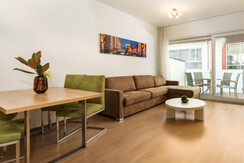 Top 6 - spacious and bright eat-in kitchen