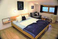 Schlafzimmer 1