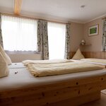 Bild von Dreibettzimmer mit Dusche, WC