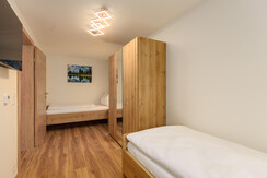 2 single beds