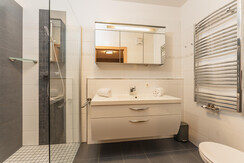 Top 11 Bad 1 mit Dusche und WC