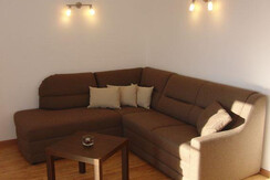 Haus Terra - Wohnzimmer - Couch und TV 46