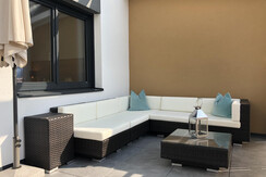 Loungemöbel auf der privaten Terrasse