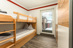 Schlafzimmer 2 mit massiven Stockbetten