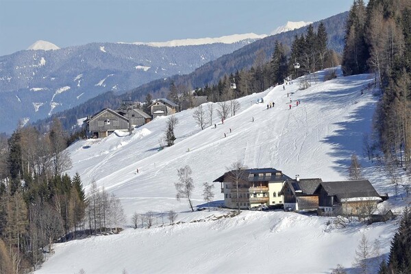 Hausfoto mit Piste 