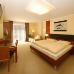 Photo of triple room with shower, WC