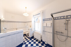 Bad Appartement Hochparterre