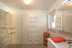 DU/WC für kleineres Schlafzimmer